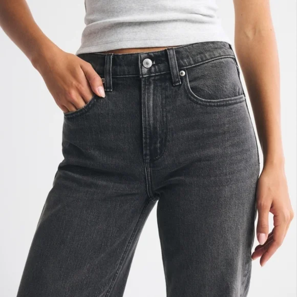 🦥 Abercrombie & Fitch High Rise 90s Relaxed Cuffed Hem Jean 🦥 - Picture 2 of 7